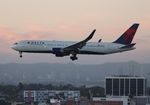 N189DN @ KLAX - DAL 763 zx JFK-LAX - by Florida Metal