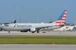 N915AN @ KMIA - AA B738 taxying to the runway - by FerryPNL