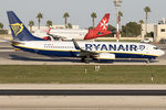 9H-QDW @ LMML - Park 9 - by Roberto Cassar