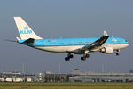 PH-AOL @ EHAM - at spl - by Ronald