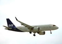 EI-SCE @ CPH - EI-SCE landing rw 04L - by Erik Oxtorp