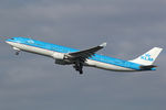 PH-AKD @ EHAM - at spl - by Ronald