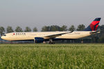 N417DX @ EHAM - at spl - by Ronald