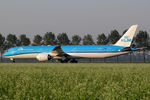 PH-BKI @ EHAM - at spl - by Ronald