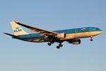 PH-AOF @ EHAM - at spl - by Ronald