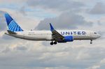 N47288 @ KMIA - United B738M on short final - by FerryPNL