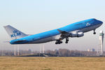 PH-BFG @ EHAM - at spl - by Ronald