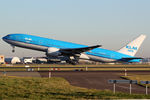 PH-BQH @ EHAM - at spl - by Ronald
