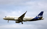 SE-RZZ @ CPH - SE-RZZ landing rw 22L. - by Erik Oxtorp