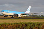 PH-AOB @ EHAM - at spl - by Ronald