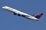N6703D @ KORD - B752 Delta Airlines BOEING 757-232 N6703D DAL1147 ORD-ATL - by Mark Kalfas