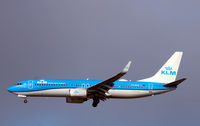 PH-BXW @ CPH - PH-BXW landing rw 22L - by Erik Oxtorp