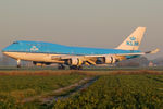 PH-BFB @ EHAM - at spl - by Ronald