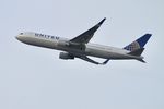 N663UA @ KORD - B763 United Airlines Boeing 767-322 N663UA UAL929 KORD-EGLL - by Mark Kalfas