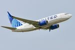 N39728 @ KORD - B737 United Airlines  Boeing 737-724 N39728 UAL463 ORD-SNA - by Mark Kalfas