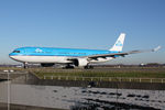 PH-AKD @ EHAM - at spl - by Ronald