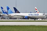 N661UA @ KORD - B763 United Airlines Boeing 767-322 N661UA UAL12  arriving at KORD from LSZH - by Mark Kalfas