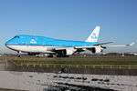 PH-BFB @ EHAM - at spl - by Ronald
