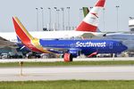 N8553W @ KORD - B738 Southwest Boeing 737-8H4 N8553W SWA914 arriving at ORD from LAS - by Mark Kalfas