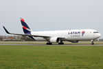 N542LA @ EHAM - at spl - by Ronald
