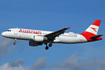 OE-LBS @ EDDF - Landing - by micka2b
