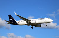 D-AIWI @ CPH - D-AIWI landing rw 22L - by Erik Oxtorp