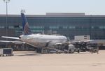 N433UA @ KIAH - Airbus A320-232
