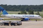 N419UA @ KIAH - Airbus A320-232