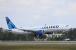 N37536 @ KRSW - United Flight 1740 arrives on Runway 6 at Southwest Florida International Airport following flight from Chicago-O’Hare International Airport - by Suncoast Spotter