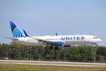 N53442 @ KRSW - United Flight 1740 arrives on Runway 6 at Southwest Florida International Airport following flight from Chicago-O’Hare International Airport - by Suncoast Spotter