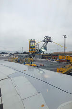 EI-SIH @ UME - The de-icing truck is here to get us ready for the short flight from Umeå to Arlanda - by Micha Lueck