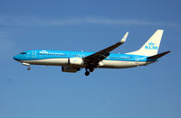 PH-BXE @ CPH - PH-BXE landibg rw 22L - by Erik Oxtorp