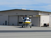 N821LA @ 1938 - Turning to taxiway - by 30295