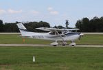 N579ER @ KOSH - Cessna 182T