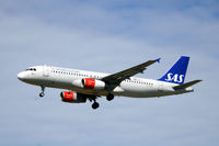 OY-KAT @ CPH - OY-KAT landing rw 22L - by Erik Oxtorp