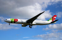 CS-TUM @ CPH - CS-TUM landing rw 04L - by Erik Oxtorp