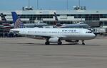 N429UA @ KDEN - Airbus A320-232