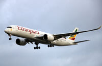 ET-AWN @ CPH - ET-AWN landing rw 22L - by Erik Oxtorp