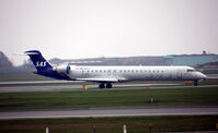 EI-GEA @ CPH - EI-GEA now in full SAS c/s. Taxi for takeoff rw 04R - by Erik Oxtorp
