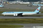 HL8275 @ RKSI - Arrival of Korean B773 - by FerryPNL
