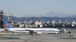 B-7588 @ KLAX - Taxiing to gate at LAX - by ToddRoyer
