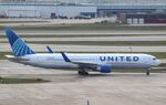 N670UA @ KORD - Boeing 767-322 - by Mark Pasqualino