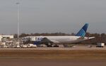 N775UA @ KMCO - Boeing 777-222 - by Mark Pasqualino