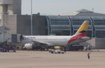 CC-BFE @ KMCO - Airbus A320-214