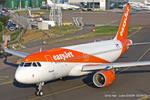 OE-IJU @ EGGW - Luton - by Chris Hall