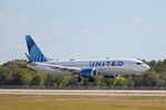 N27290 @ KRSW - United Flight 408 arrives on Runway 24 at Southwest Florida International Airport following flight from Cleveland-Hopkins International Airport