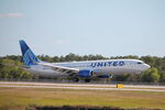 N67815 @ KRSW - United Flight 1219 arrives on Runway 24 at Southwest Florida International Airport following flight from Houston-Bush Intercontinental Airport - by Suncoast Spotter