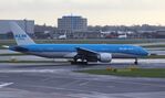 PH-BQL @ EHAM - Boeing 777-206/ER - by Mark Pasqualino