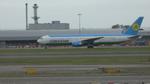 UK67006 @ EGLL - Uzbekistan - by Eddyag