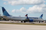 N27256 @ KRSW - United Flight 2410 taxis at Southwest Florida International Airport prior to flight to Newark-Liberty International Airport - by Suncoast Spotter